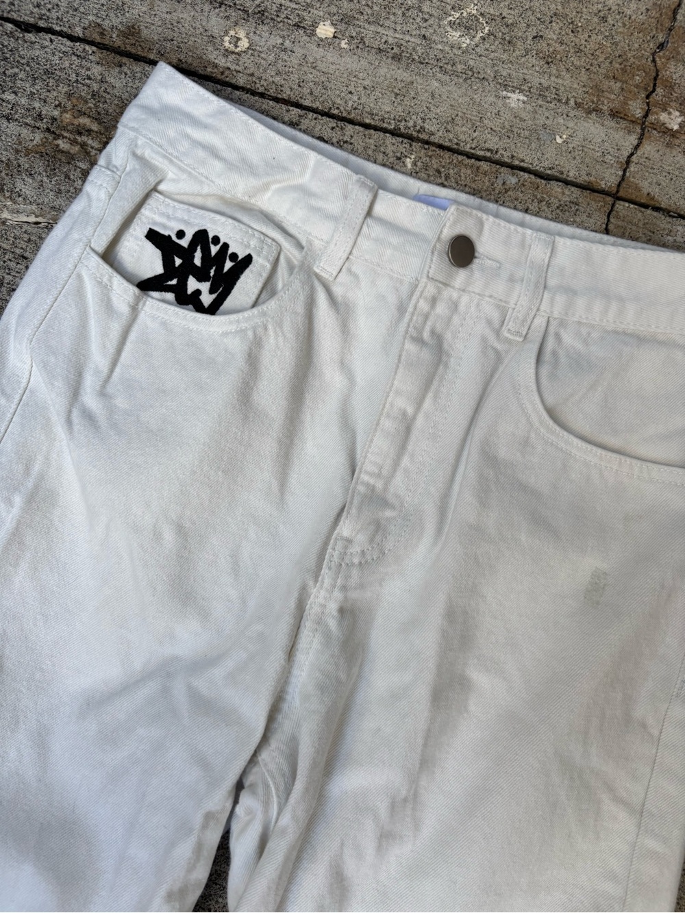 Stussy White baggy Jeans with Pocket Detail